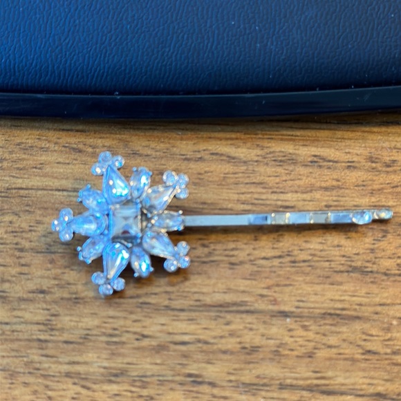 Used -  Chloe + Isabel hair pins - Picture 3 of 5